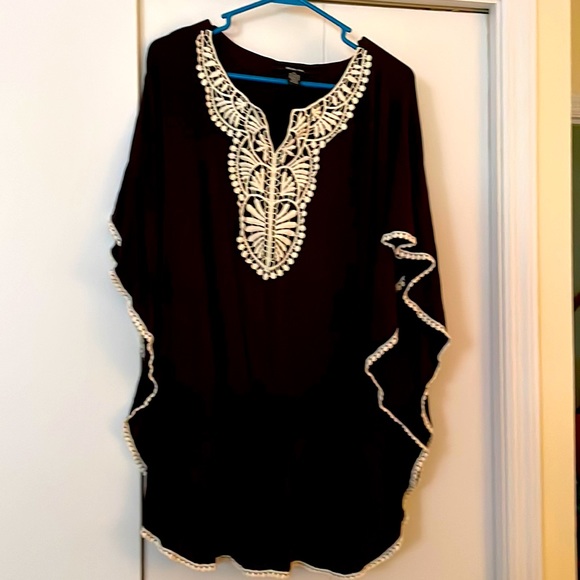 Black with white trim banded tunic - Picture 1 of 6